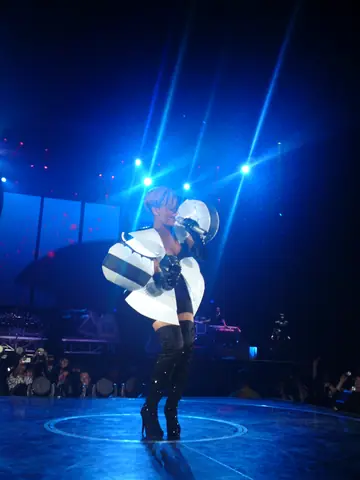 Rihanna Umbrella Last Girl On Earth Tour Zurich
