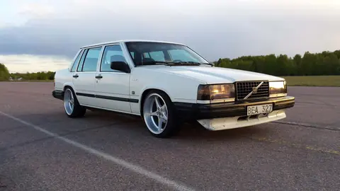vintage-volvo-740-in-its-full-glory-bw0nmcx2fnywicmk-858070236