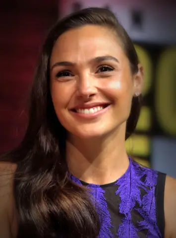 Gal Gadot 2018 cropped retouched