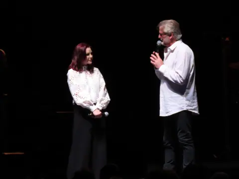 Priscilla & Andy Childs - Elvis in Concert (3)