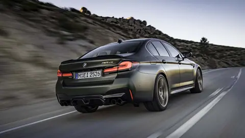 bmw-m5-4k-yuna91xdd20i4i1m