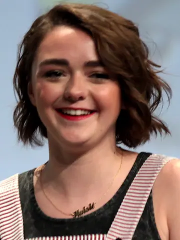 Maisie Williams 2 SDCC 2014 (cropped)