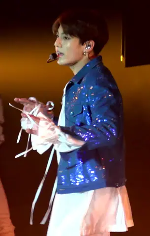 Jeon Jung-kook performing "Euphoria" during the Love Yourself tour in Canada, 22 September 2018 06