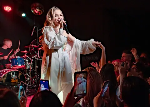 Dove Cameron @ Moroccan Lounge 10 10 2021
