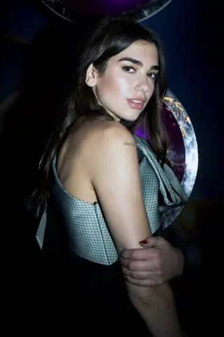 Dua Lipa Sommarkrysset