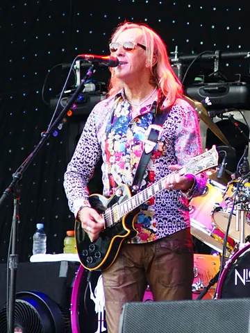 Davey Johnstone at Elton John Concert Wiesbaden