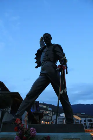 Queen Montreux3