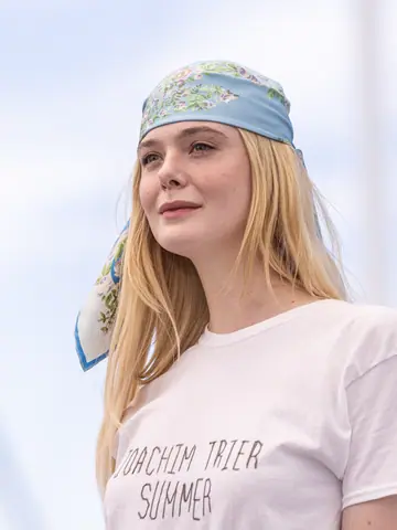 Elle Fanning-9798