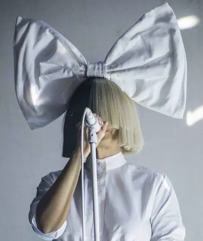 SIaFurler Boston2016live (cropped)