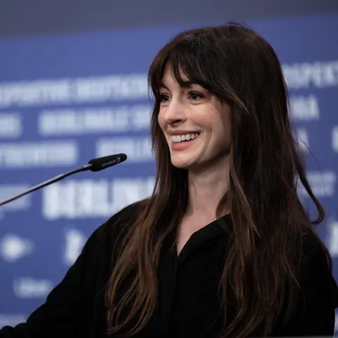 Anne Hathaway-30
